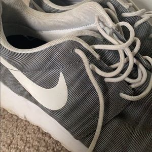 Nike Shoes - Nike Rosche Shoes Nike Shoes - Nike Rosche Shoes